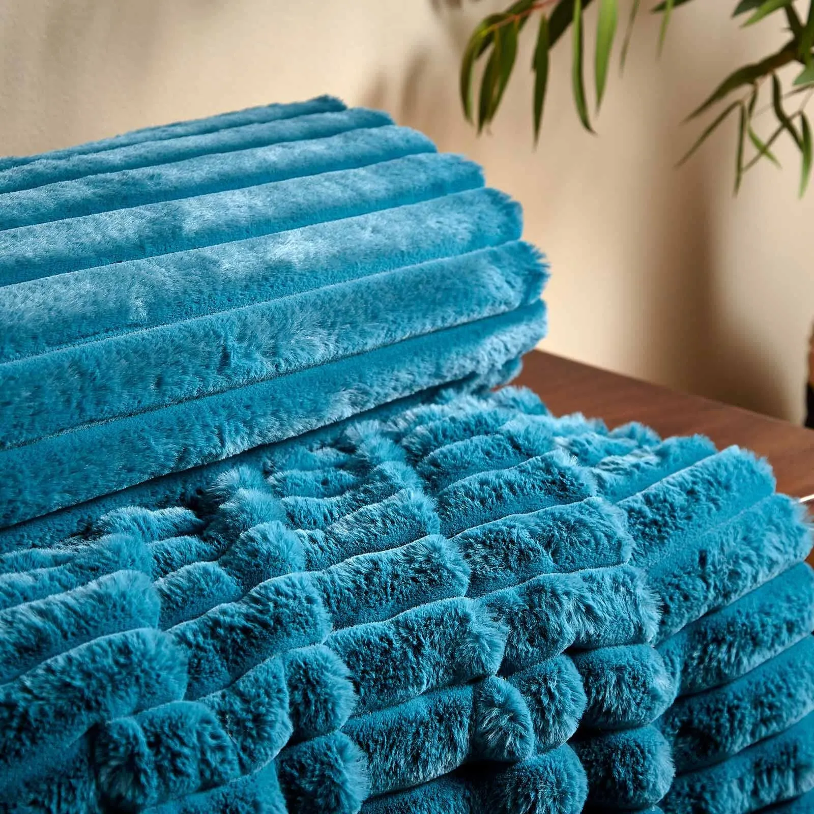 Cosy Ribbed Throw Teal