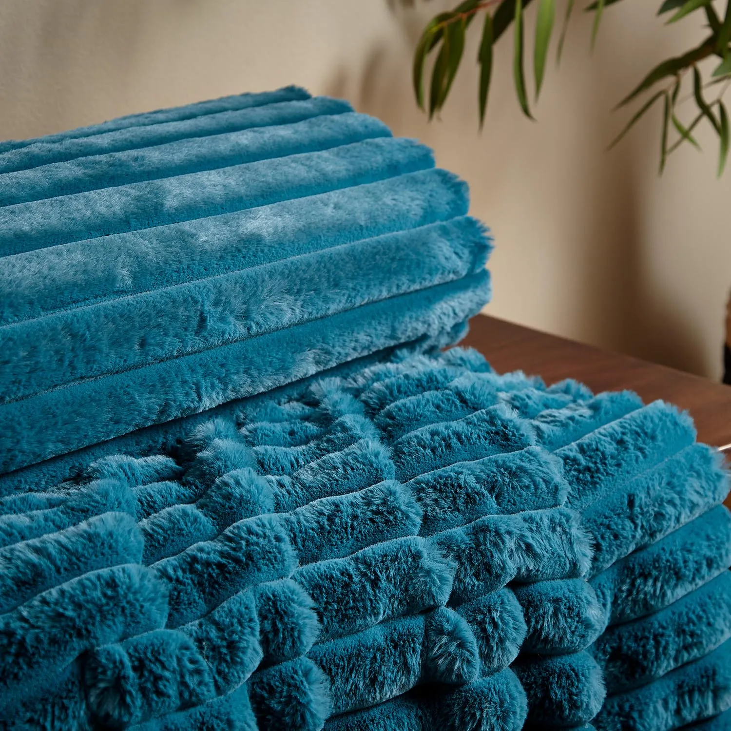 Soft and Cosy Ribbed Throw - Blue