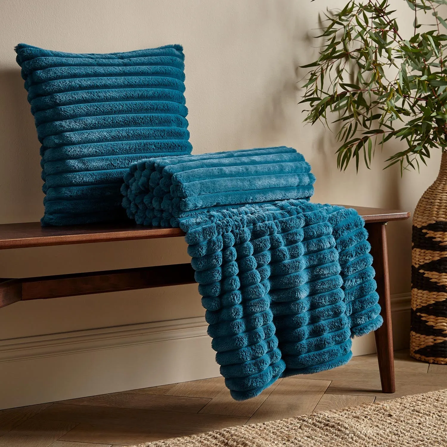 Soft and Cosy Ribbed Throw - Blue